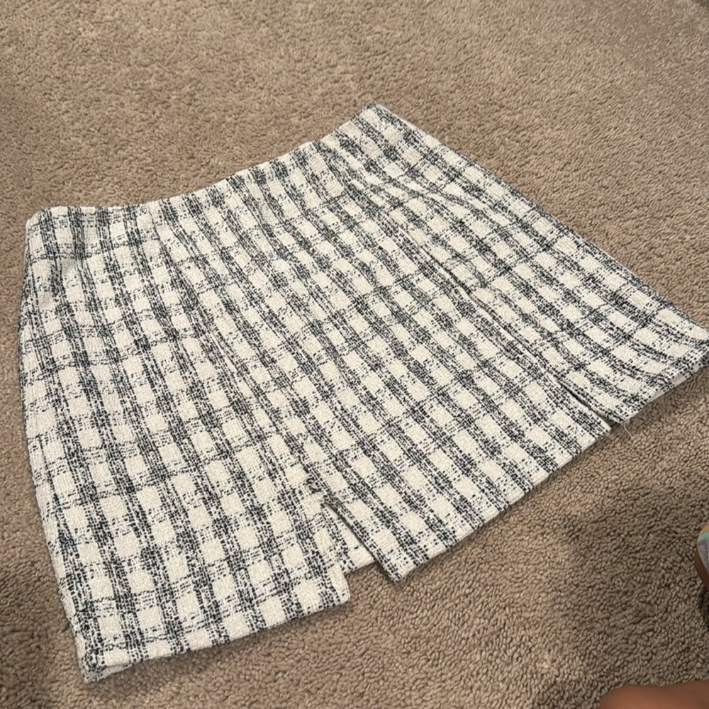 Tweed mini skirt
